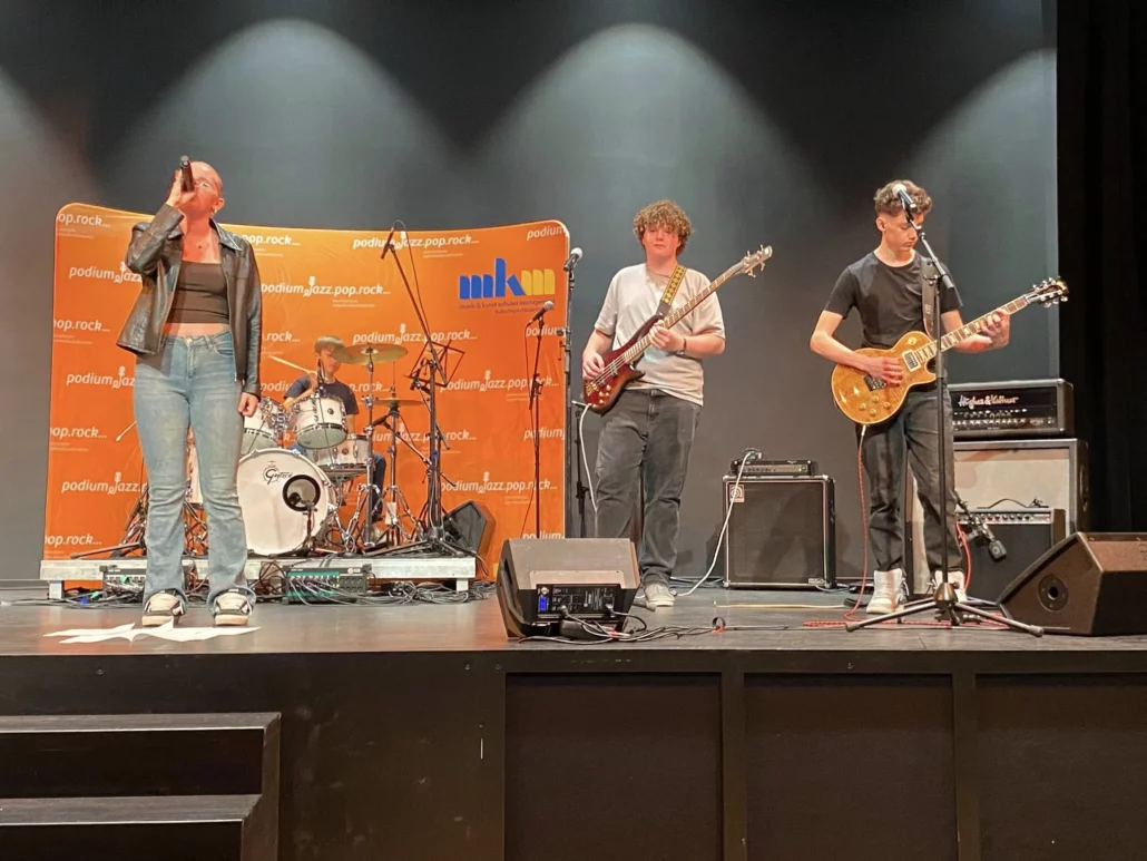Musikschulband "BON2" überzeugte Jury! 4 500234995 1131125552157209 3480501147494926387 n